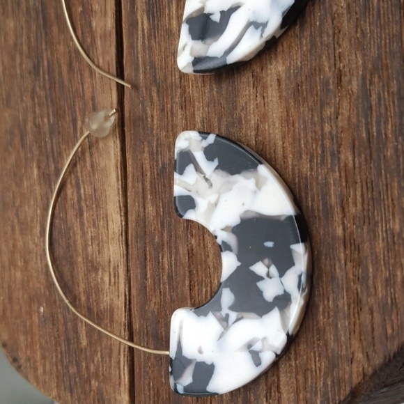 Trendy black and white mist earrings E2168 - Picture 2 of 3